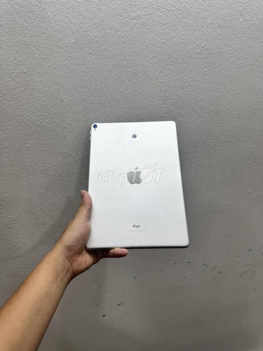 Apple iPad Pro 10.5 64GB Wifi Bạc Đã sử dụng. Mua bán Máy tính bảng tại Quận 1 Tp Hồ Chí Minh được đăng bởi Hội Đồ Điện Tử hình 1