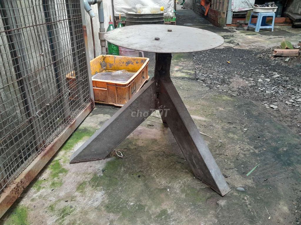 Bàn xoay Kim loại Sửa uốn cây cảnh. Mua bán Cây cảnh, đồ trang trí tại Huyện Bình Chánh Tp Hồ Chí Minh được đăng bởi Hai hình 1