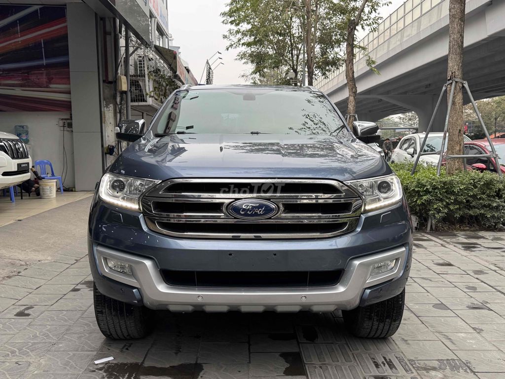 CẦN BÁN FORD EVEREST 2.2AT TITANMIUM SIÊU MỚI