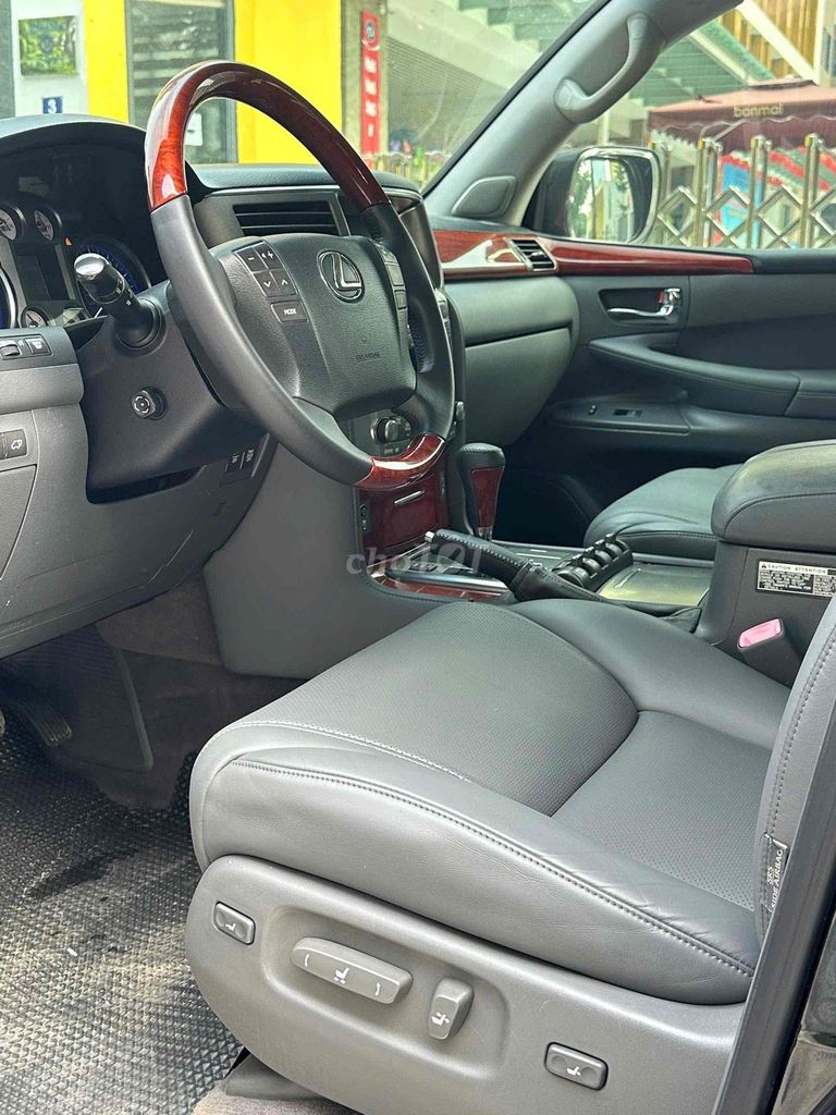 Lexus LX570 model 2015 siêu chất giá rẻ. Mua bán Ô tô tại Quận Cầu Giấy Hà Nội được đăng bởi Cao Quý hình 6