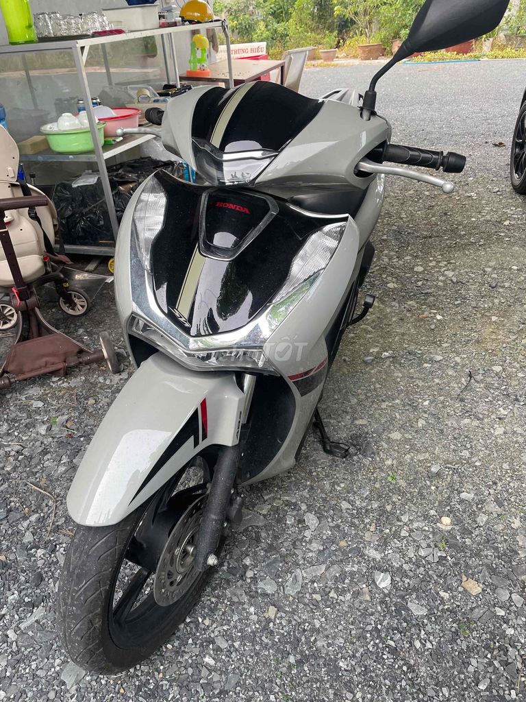 XE SH 150i GIA ĐÌNH CẦN BÁN. Mua bán Xe máy tại Thành phố Vĩnh Long Vĩnh Long được đăng bởi Hùng Nguyễn hình 2