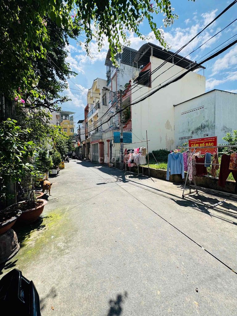 Комната за 3,6 млн в аренду в проходном переулке на улице Ле Лой, Говап