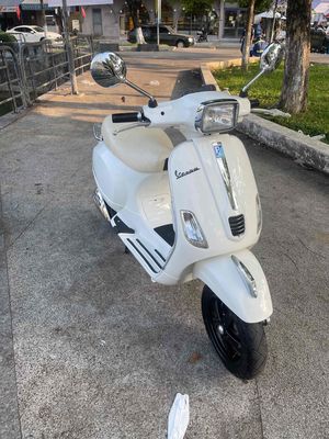Piaggio Vespa màu Trắng