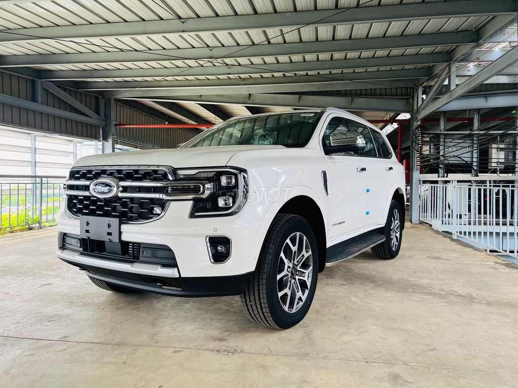 Ford Everest Titanium Bi-Turbo белый 10 км