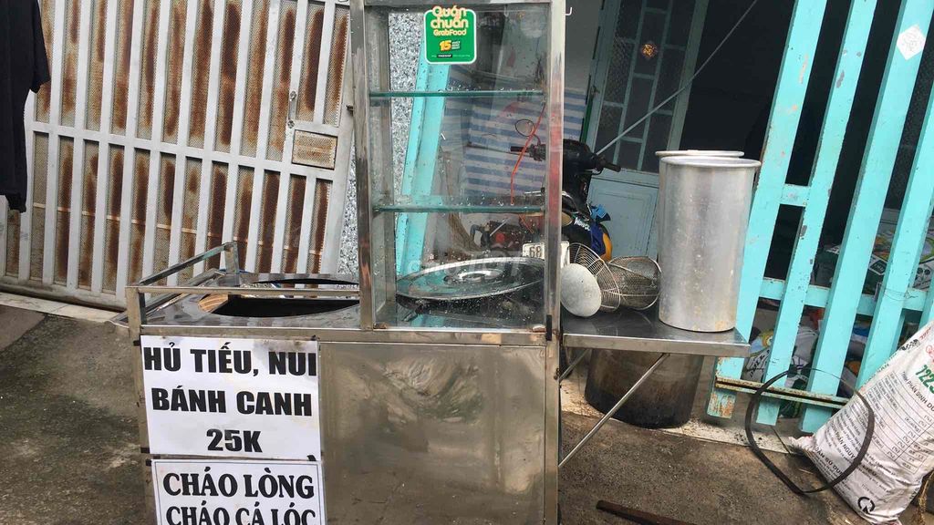 do ban việc không xài xe bán hu tíu hoặc cháo lòng