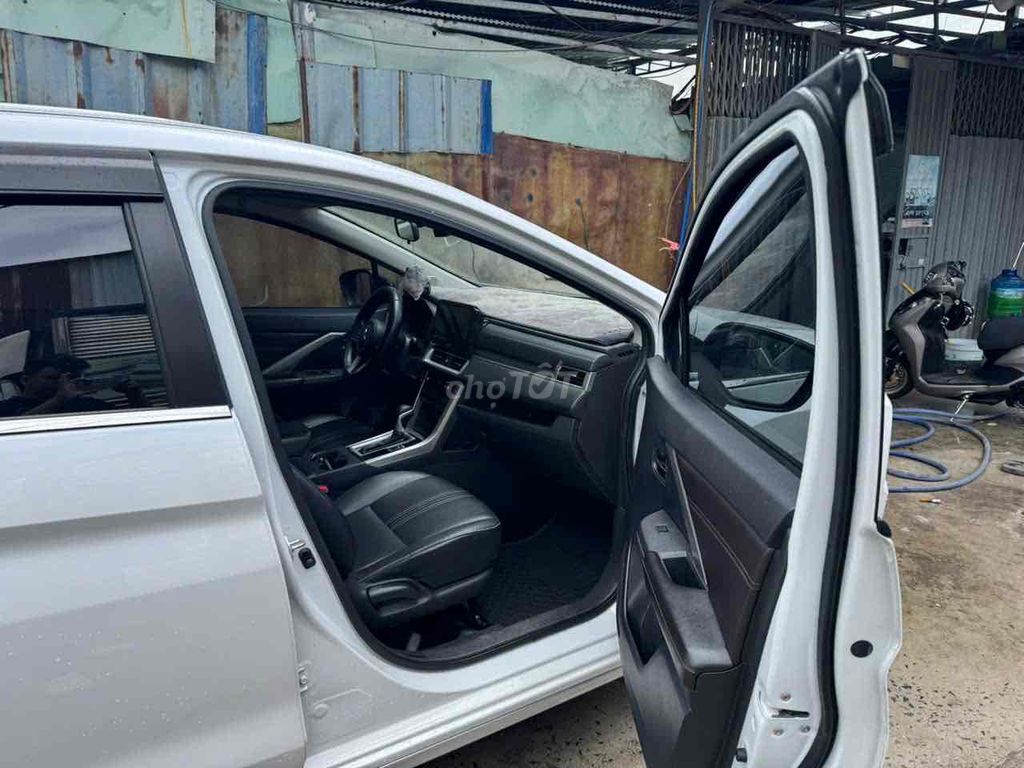 Mitsubishi Xpander 2024 белый 100 000 км