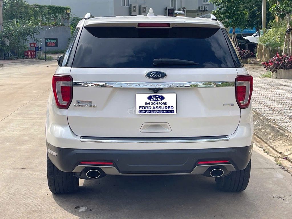 Ford Explorer белый, б/у, 7 мест, бензин