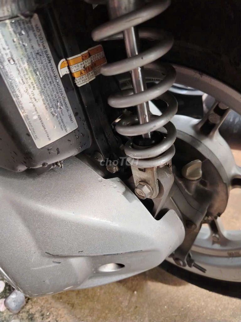 Yamaha Nozza Grande 125 2015 Trắng 9819 km. Mua bán Xe máy tại Quận Gò Vấp Tp Hồ Chí Minh được đăng bởi Pham Van Hung hình 4