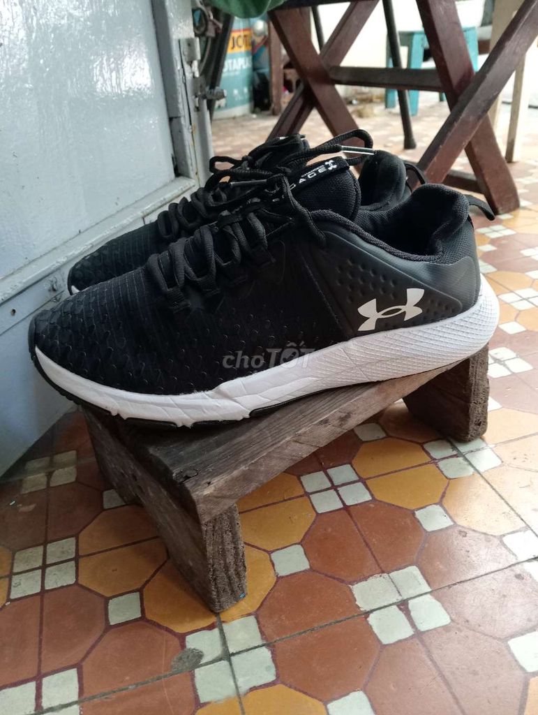 Giày thể thao Under Armour Nam Đen 42. Mua bán Giày dép tại Quận Hải Châu Đà Nẵng được đăng bởi Trần Anh Đạt  hình 1