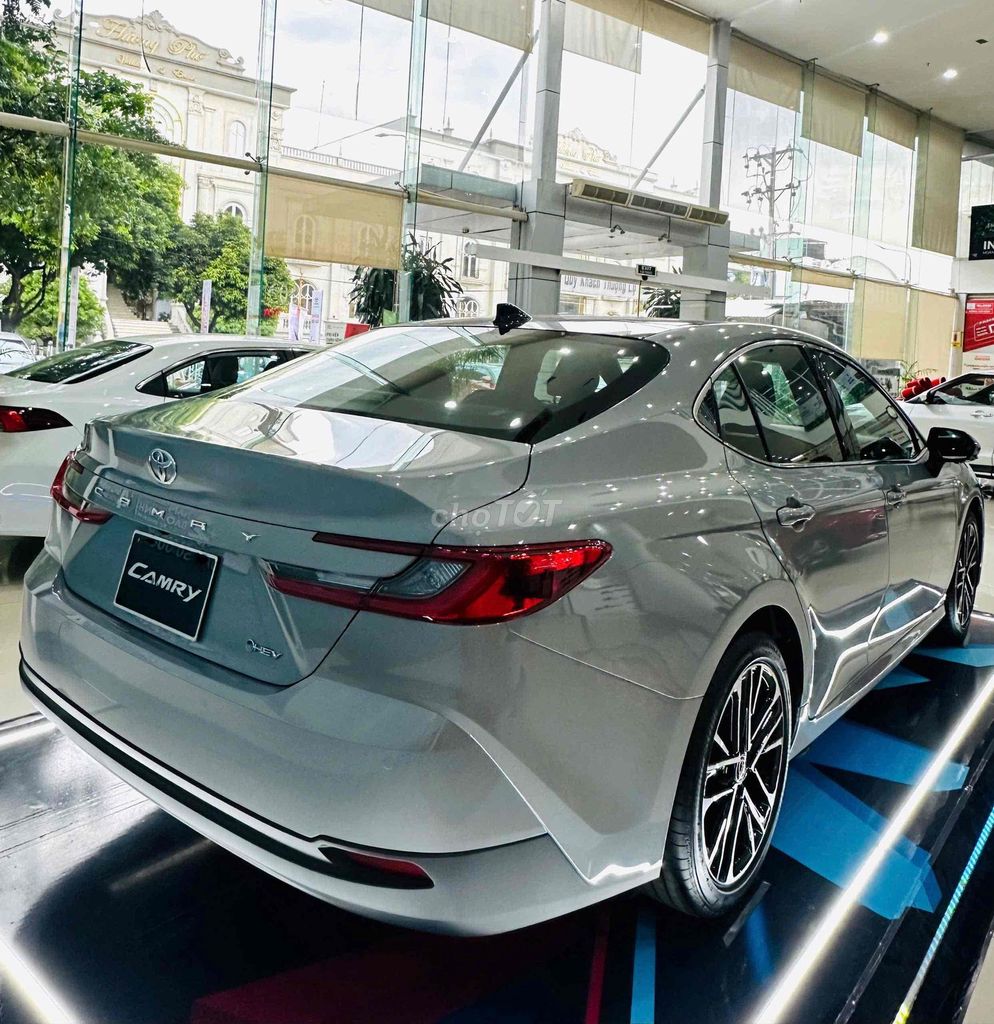 Toyota Camry - Giảm 100% Thuế Trước Bạ. Mua bán Ô tô tại Quận Gò Vấp Tp Hồ Chí Minh được đăng bởi Minh Duyên Toyota Gò Vấp hình 6