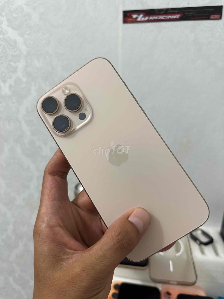 Apple iPhone 16 Pro Max 256GB Vàng Like new 99%. Mua bán Điện thoại tại Huyện Vĩnh Lợi Bạc Liêu được đăng bởi thái kè táo lock hình 1