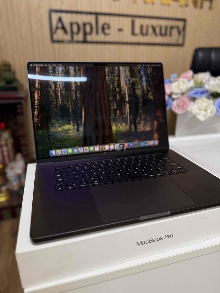 Macbook M3 Pro 16 inch 18/512