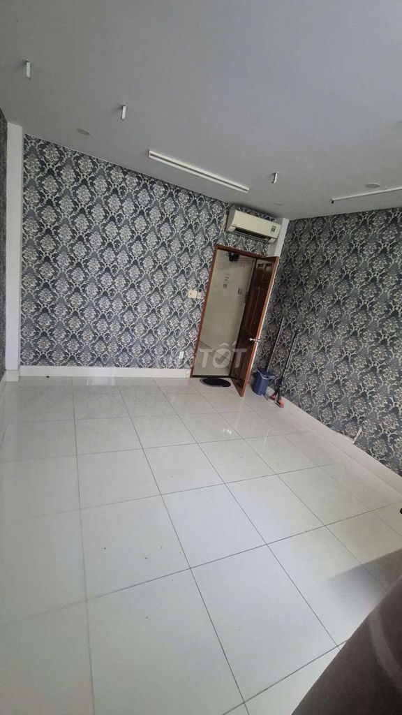 Phòng 21m2 máy lạnh, máy giặt, Cửa sổ, Giờ giấc tự do