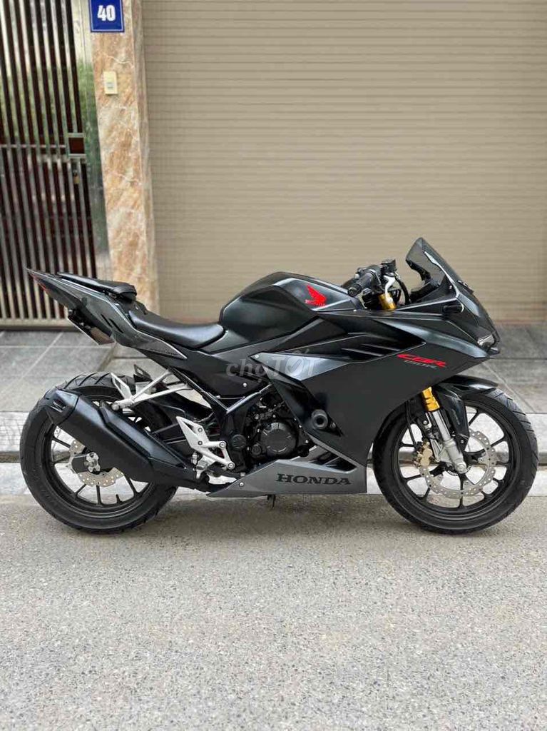 HONDA CBR150 ABS FI date Mới nhất iển số 29 lướt. Mua bán Xe máy tại Quận Cầu Giấy Hà Nội được đăng bởi Tong motor xe may hình 1