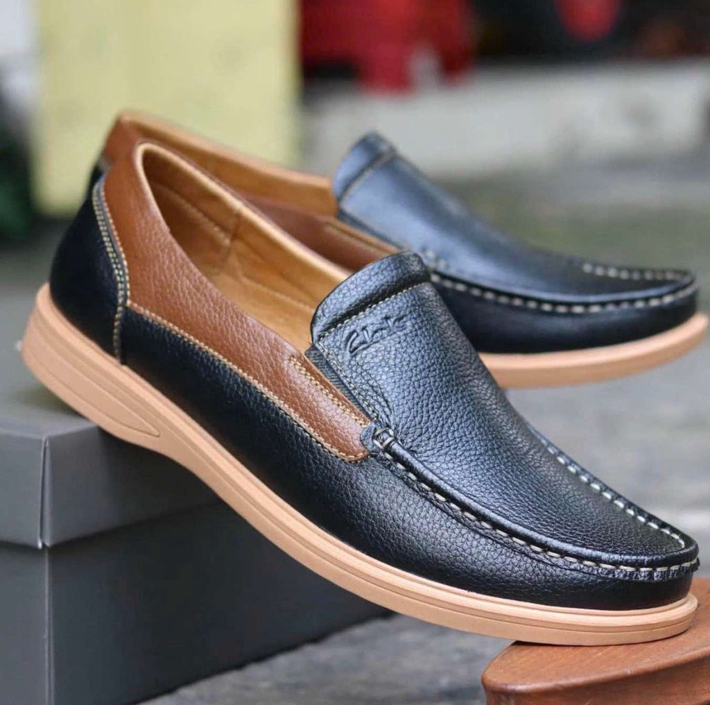 Giầy Clarks viền đen