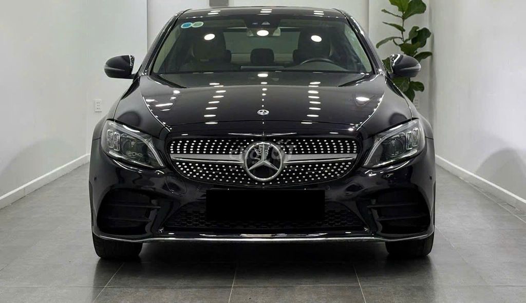 Gia Đình Cần Bán Mercedes C200 Exclusive - SX 2020. Mua bán Ô tô tại Quận Tân Bình Tp Hồ Chí Minh được đăng bởi Mr Bill hình 1