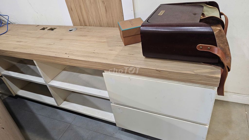Kệ TV gỗ công nghiệp màu Nâu, trắng. Mua bán Tủ, kệ gia đình tại Quận Tây Hồ Hà Nội được đăng bởi Le Tran hình 1