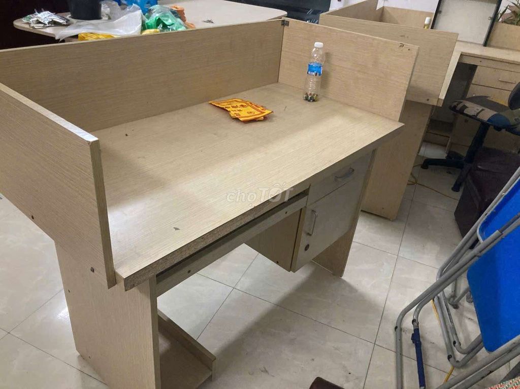 Bàn văn phòng gỗ công nghiệp vàng nhạt. Mua bán Đồ dùng văn phòng tại Quận Bắc Từ Liêm Hà Nội được đăng bởi Đào Duy Lợi hình 1