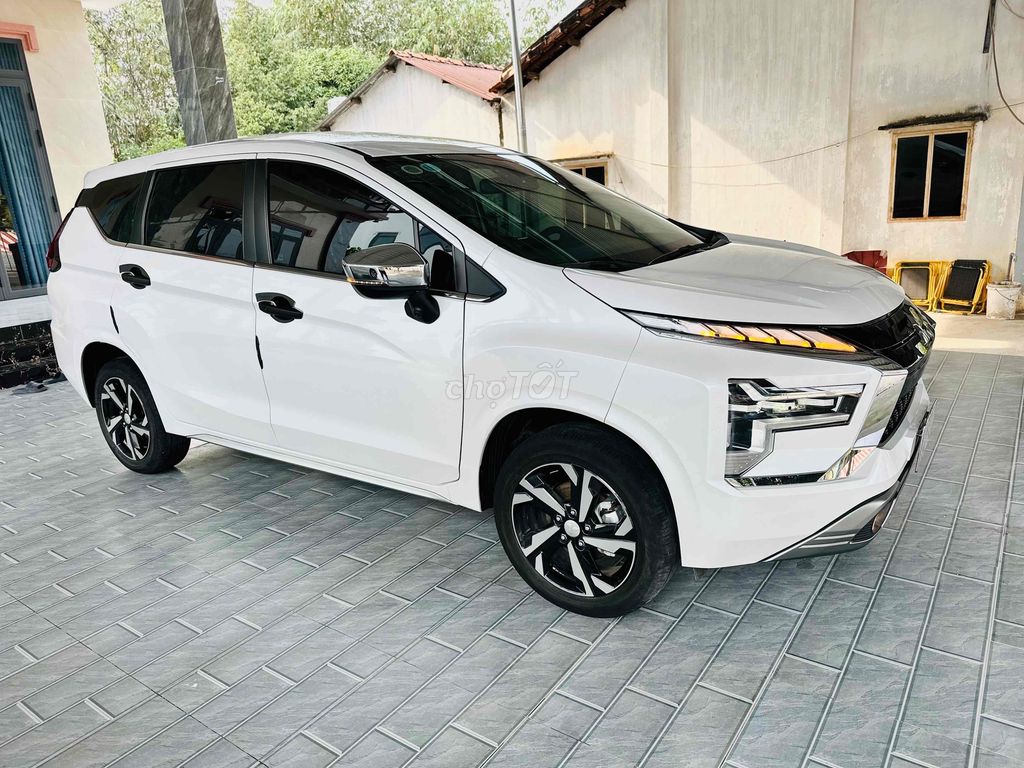 Xpander AT Premium 2023 ĐK 2024 Km-8000 Như Mới