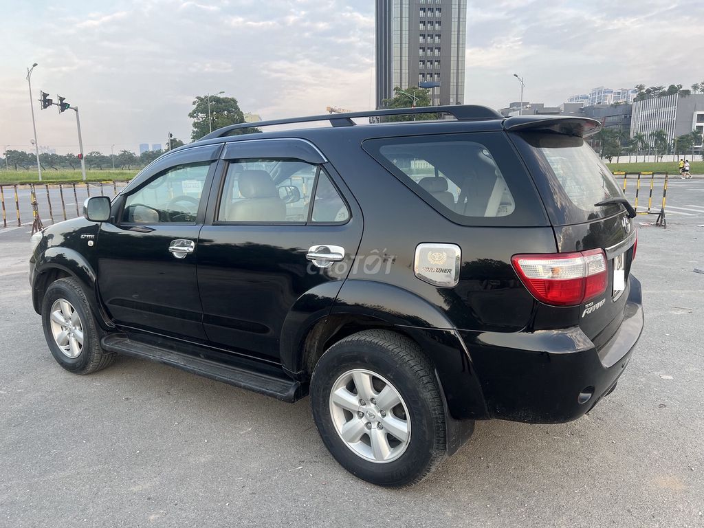 Toyota Fortuner 2011 2.7L Đen 180000 km. Mua bán Ô tô tại Quận Bắc Từ Liêm Hà Nội được đăng bởi Anh Tú hình 5