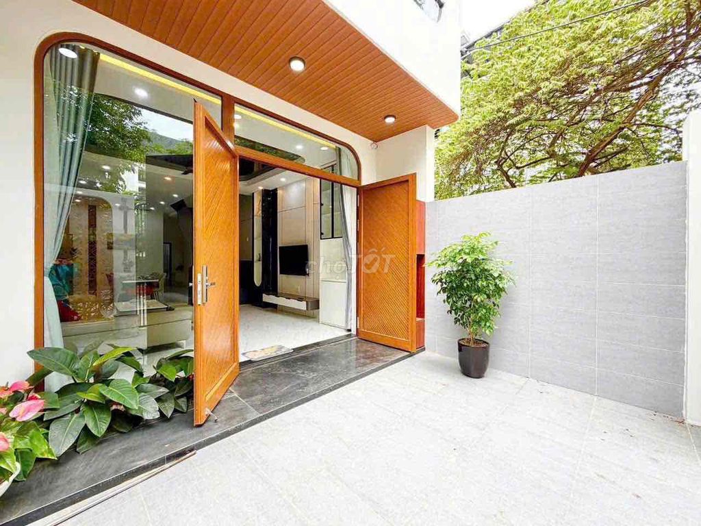 New three-storey riverside house in Hòa Xuân — photo 7