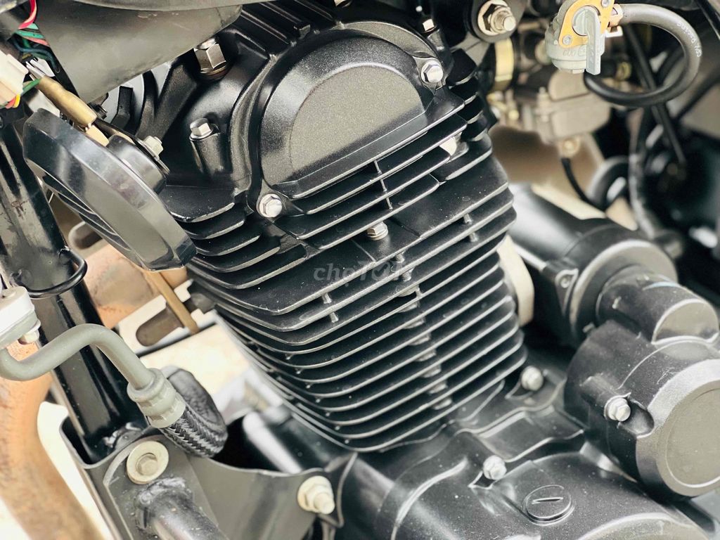 GPX Legend 200 vàng trẻ trung-classic lướt đẹp pkl. Mua bán Xe máy tại Quận Cầu Giấy Hà Nội được đăng bởi Tong motor xe may hình 3