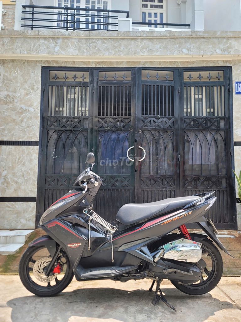 Черное издание Honda Air Blade 2015