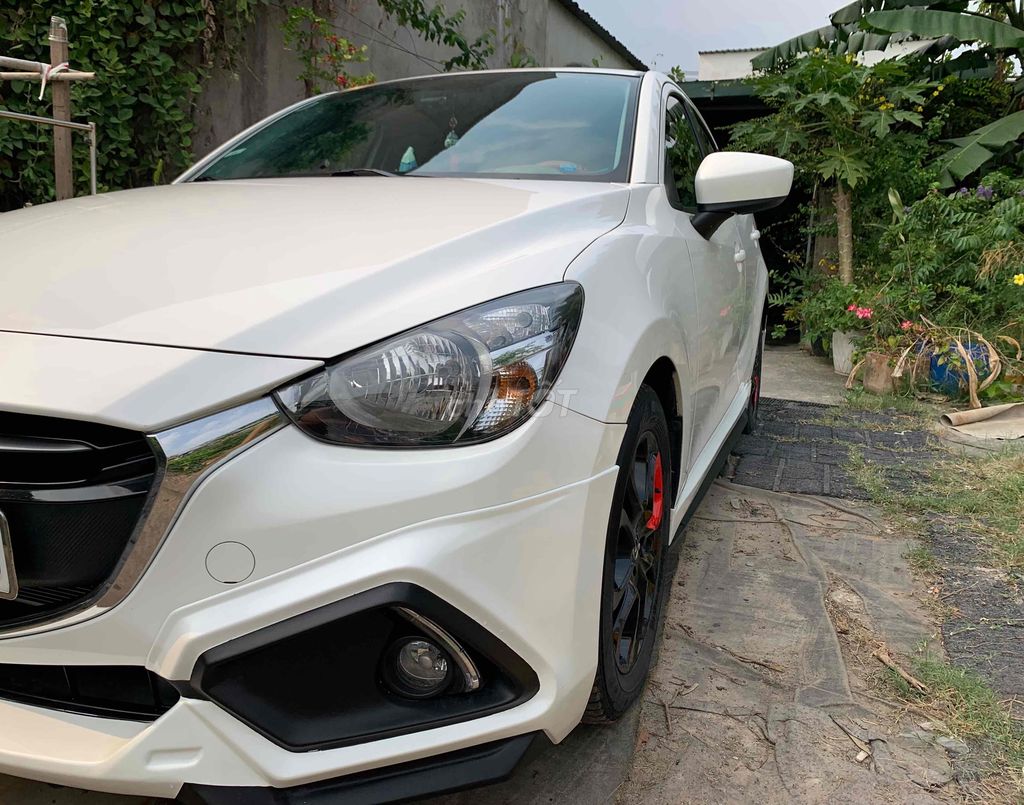 Mazda 2 2016  1.5 AT Sedan - 70000 km