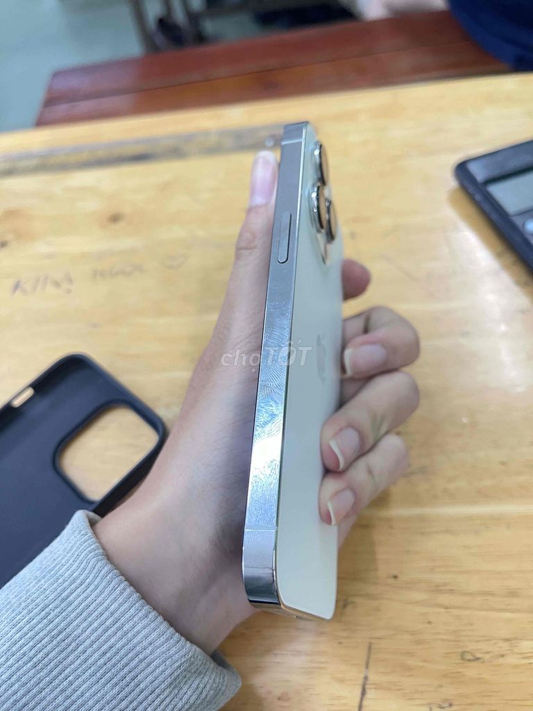 iPhone 13 Pro Trắng. Mua bán Điện thoại tại Quận 4 Tp Hồ Chí Minh được đăng bởi Thiện Euro hình 1