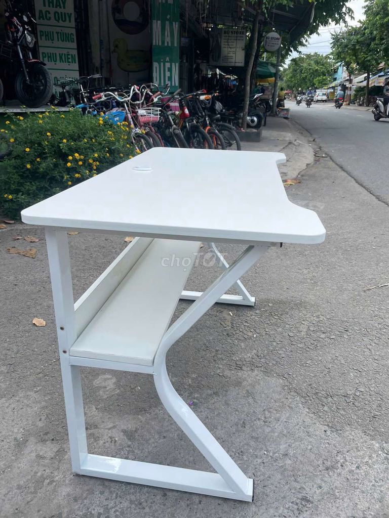 Bàn Gaming Trắng Gỗ Kim loại. Mua bán Bàn ghế tại Quận Gò Vấp Tp Hồ Chí Minh được đăng bởi BÀN GHẾ VĂN PHÒNG hình 1