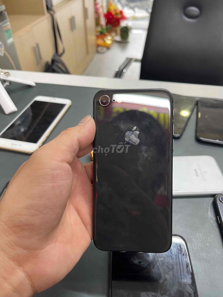 Apple iPhone 8 64GB Đen. Mua bán Điện thoại tại Quận 12 Tp Hồ Chí Minh được đăng bởi Vinh Nguyễn  hình 1