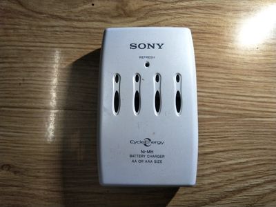 Sạc và xả pin AA-AAA  của Sony BCG-34 – xtay Nhật