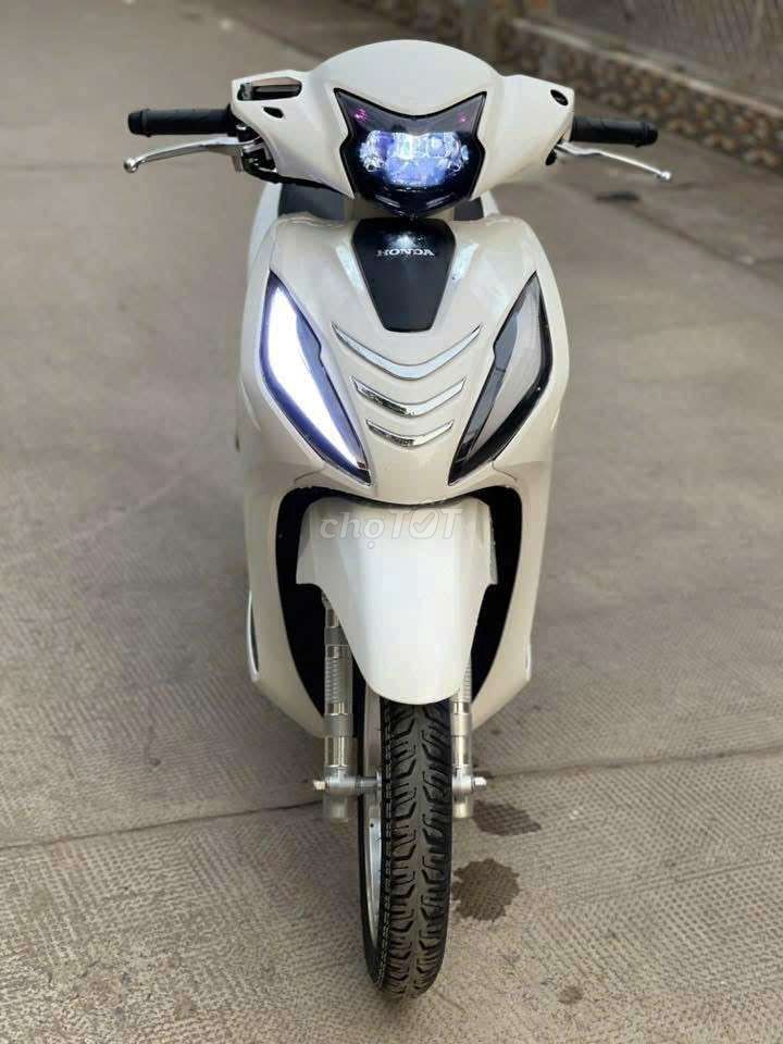 Honda Vision 2024 Trắng 4000 km. Mua bán Xe máy tại Huyện Nhơn Trạch Đồng Nai được đăng bởi Nguyen nhat lam hình 3