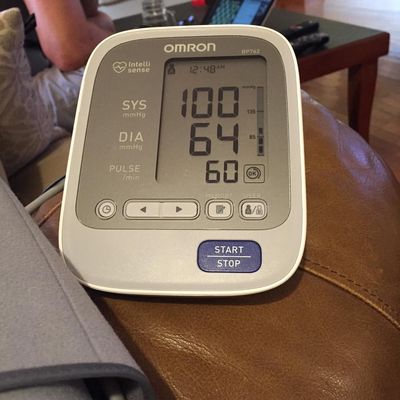 Máy đo huyết áp bắp tay Omron BP762 - Nhật JP