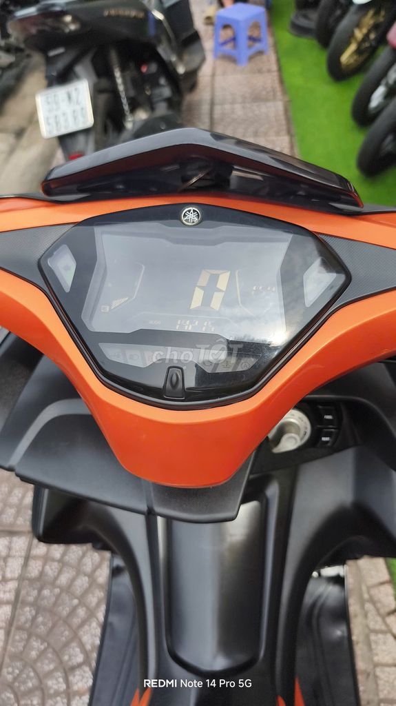 Xe máy Yamaha NVX 155 màu Cam Xám Đen. Mua bán Xe máy tại Quận Phú Nhuận Tp Hồ Chí Minh được đăng bởi MrS Linh Xe39 hình 3