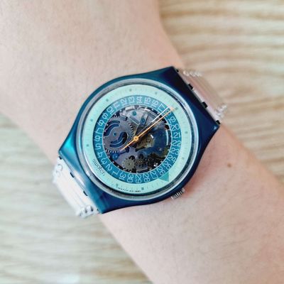 Đồng hồ Swatch Swiss pin lộ mặt