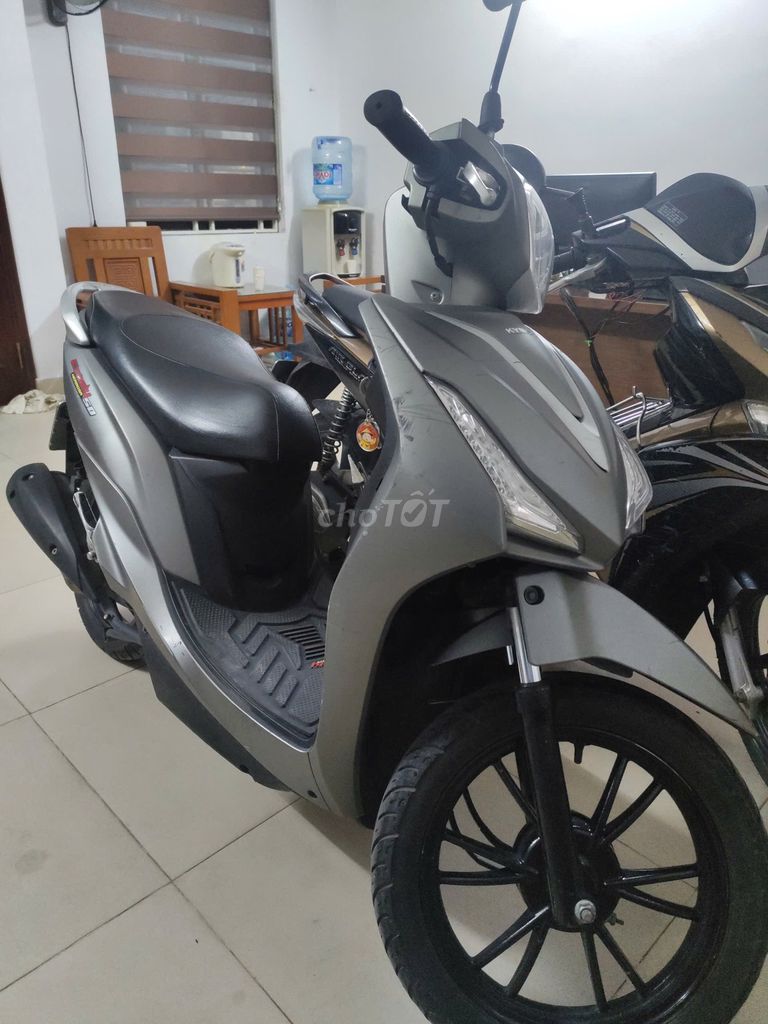 Скутер Kymco Candy Hermosa 2019, серый, пробег 16 600 км