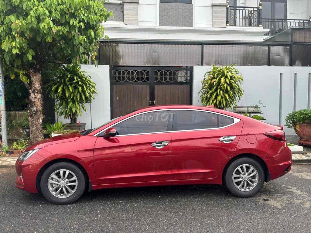 Hyundai Elantra 2019 1.6MT - 37000 km. Mua bán Ô tô tại Quận Cẩm Lệ Đà Nẵng được đăng bởi Ông Tú hình 1