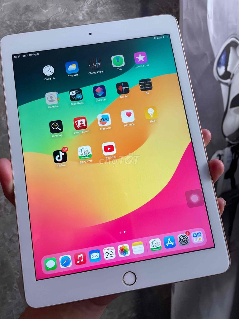 iPad Gen 6 32GB Có giao lưu. Mua bán Máy tính bảng tại Huyện Nhơn Trạch Đồng Nai được đăng bởi HD MEDIA NHƠN TRẠCH  hình 1