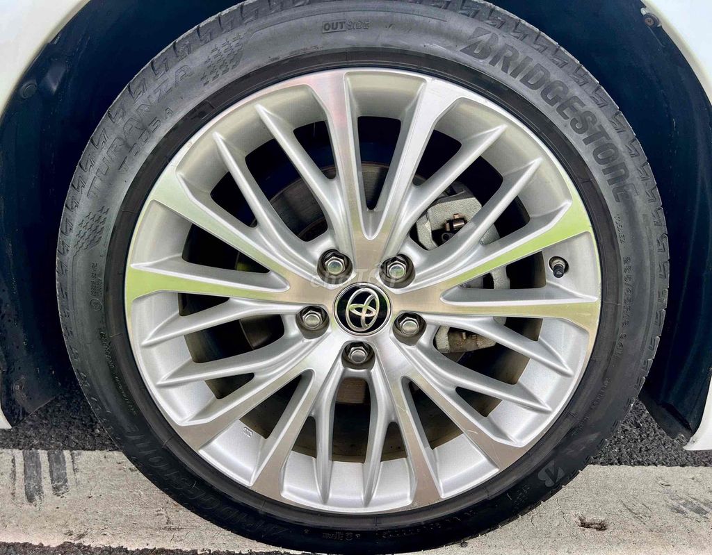 Toyota Camry 2.5Q 2019 màu trắng ngọc trai. Mua bán Ô tô tại Thành phố Thủ Đức Tp Hồ Chí Minh được đăng bởi Hữu Phúc hình 4