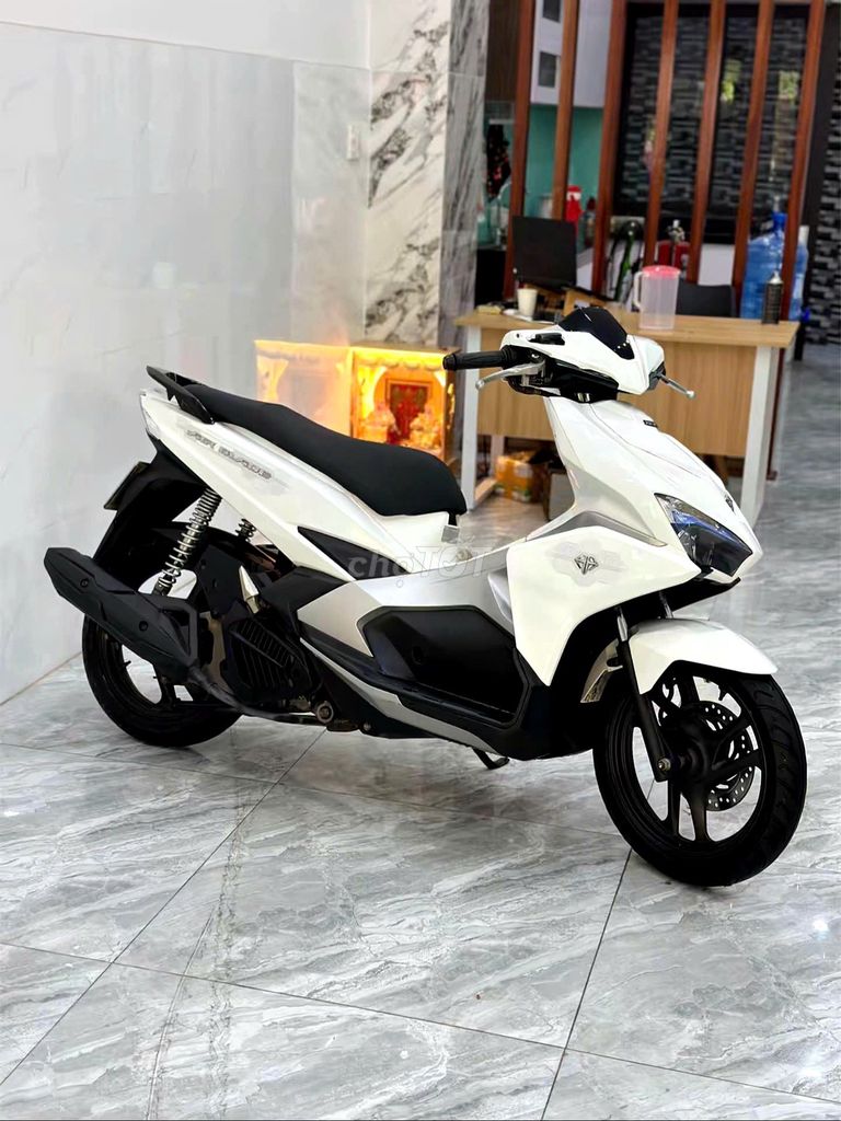 Xe máy Honda Airblade màu trắng zin đẹp leng keng. Mua bán Xe máy tại Quận Thanh Khê Đà Nẵng được đăng bởi Xe Máy Đức Vũ 658 Trần Cao Vân hình 6