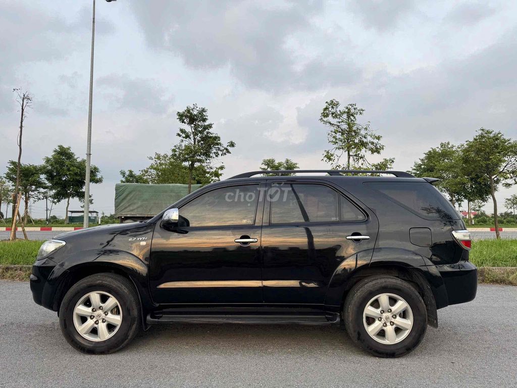 Toyota Fortuner 2010 2.7V 4x4 AT - 170000 km. Mua bán Ô tô tại Huyện Gia Lộc Hải Dương được đăng bởi Nhất Tín Ô Tô Hải Dương hình 4