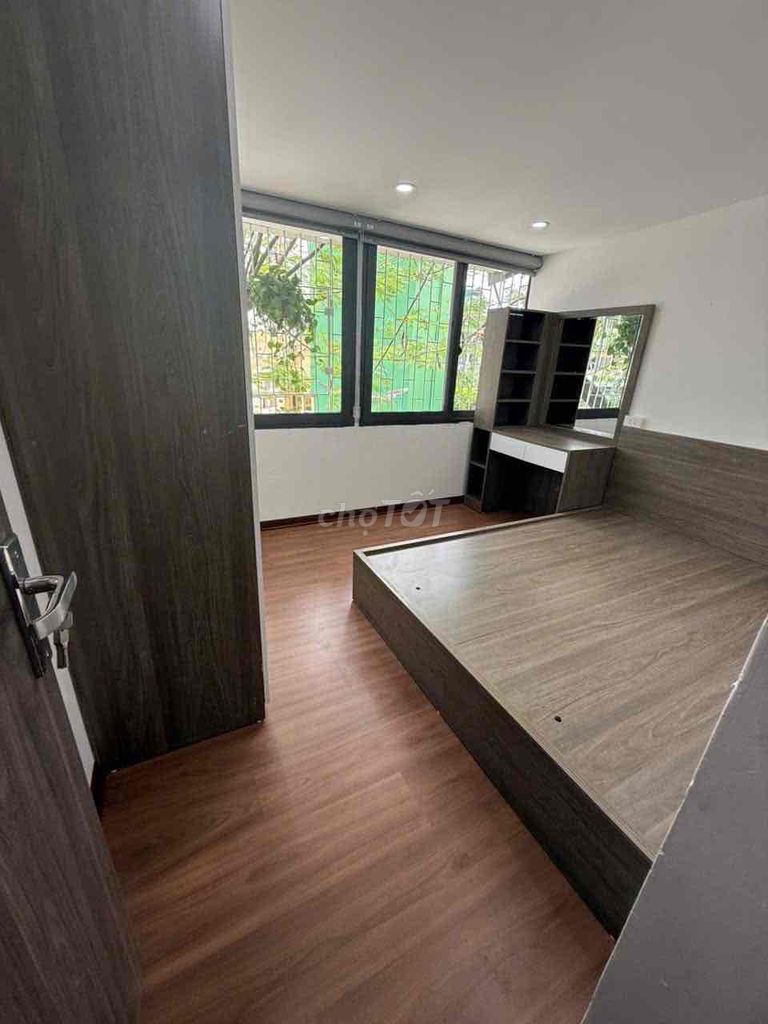 Cần bán gấp căn tập thể S=75m2, lô góc, sổ đỏ trao tay, full nội thất