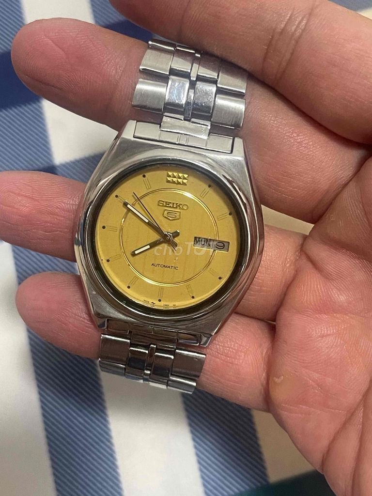 Đồng hồ Seiko 5 Auto Vàng. Mua bán Đồng hồ tại Thành phố Thủ Đức Tp Hồ Chí Minh được đăng bởi H hình 1