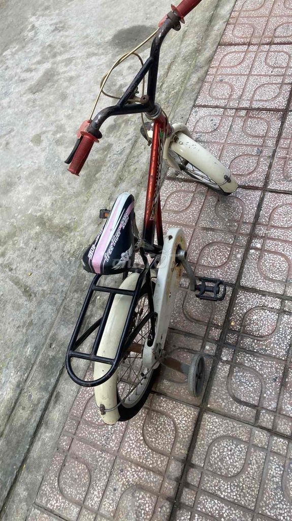 Xe đạp trẻ em như hình đăng
