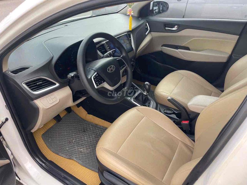 Hyundai Accent Số sàn Trắng. Mua bán Ô tô tại Huyện Phú Lộc Thừa Thiên Huế được đăng bởi Bầu Trời hình 4