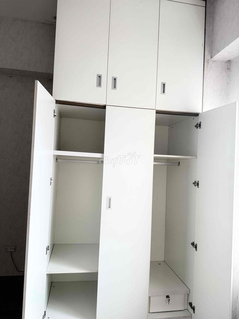 Tủ quần áo gỗ đặc trắng. Mua bán Tủ, kệ gia đình tại Quận Hoàng Mai Hà Nội được đăng bởi Phạm cúc hình 1