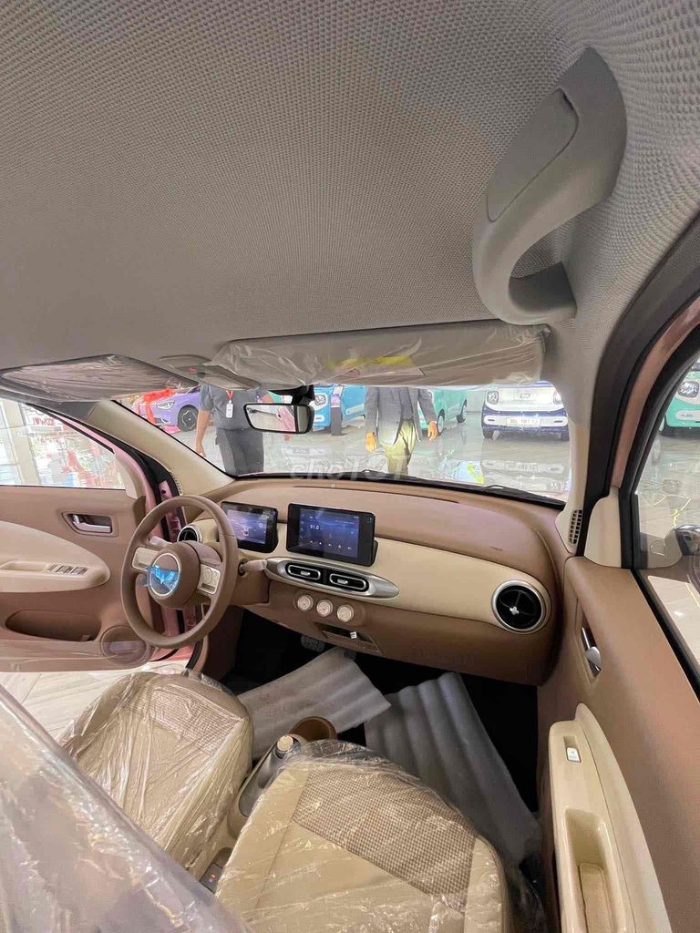 Электрическое автоматическое мороженое Wuling Macaron 205 на 4 места