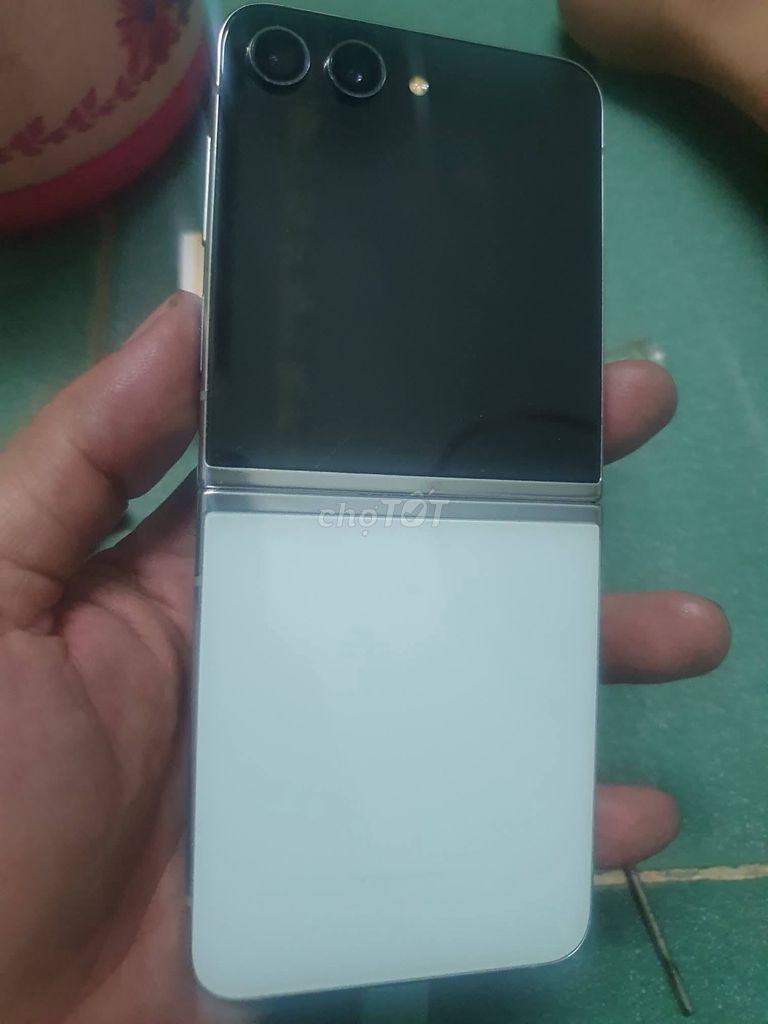 Samsung Z Flip 5 Trắng. Mua bán Điện thoại tại Huyện Hóc Môn Tp Hồ Chí Minh được đăng bởi Hội Đồ Điện Tử hình 1