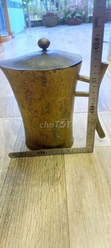 Ấm đồng cổ điển màu đồng